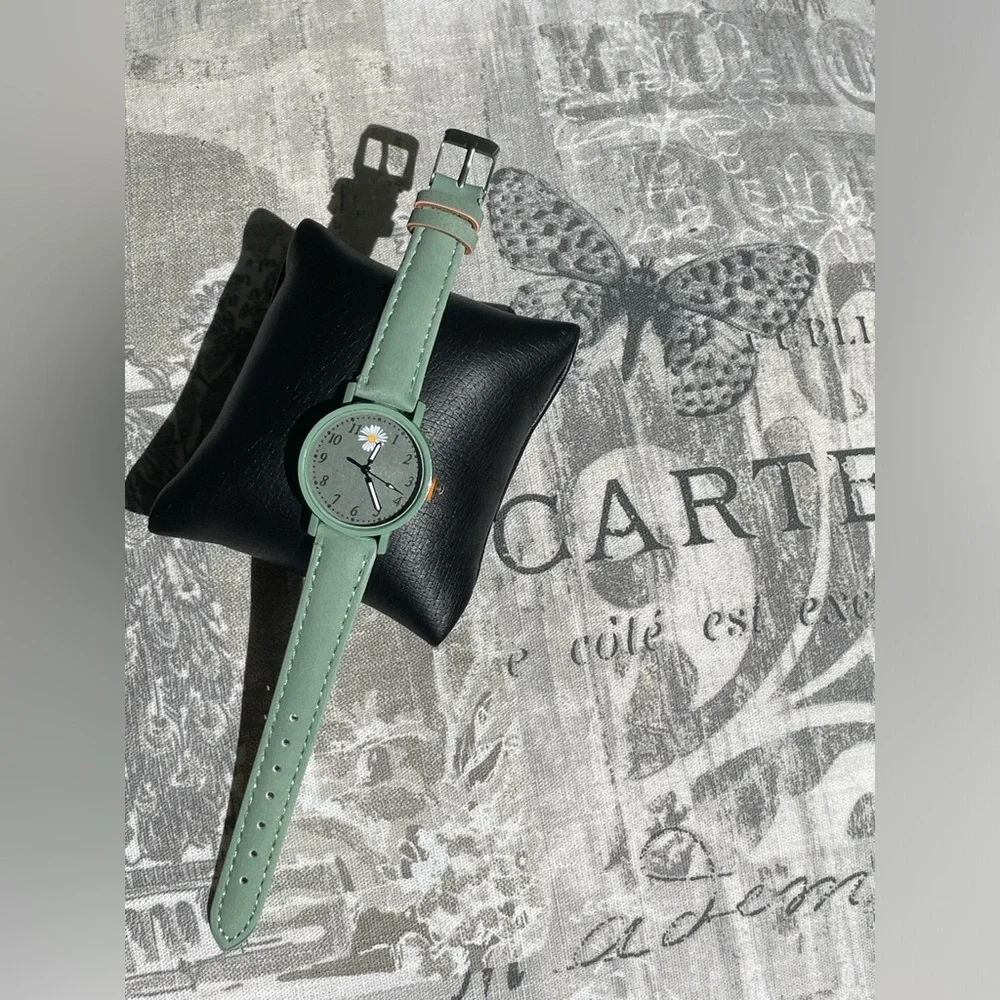 ✨💚🍀Green leather watch - Picture 5 of 5